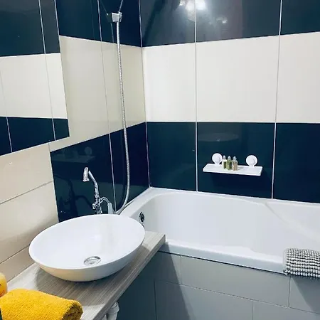 Charles Apartman *
